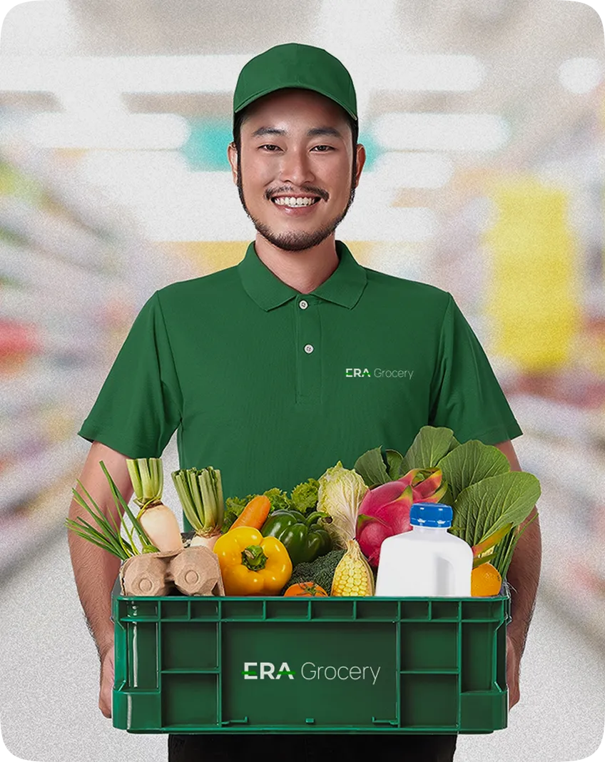 Курьер ERA Grocery с ящиком продуктов